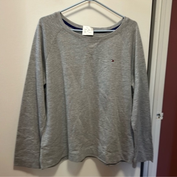 Final Price💕🌟🎉🛍️Tommy Hilfiger Grey Top - Picture 2 of 5